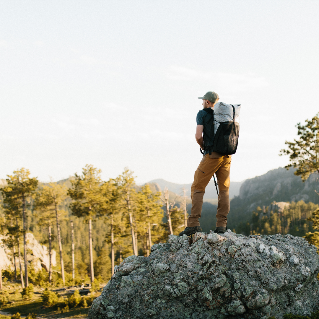 モカ フェアバンクスフットプリント 15LHDドライバッグ The Cutaway - Ultralight Frameless Backpack & Vest Straps